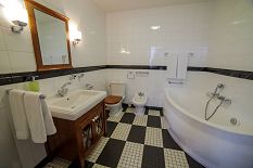pokoje zamek dolny apartamenty (10).jpg