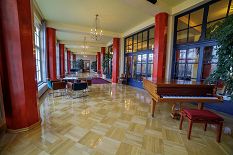Zwiedzanie  Wnętrza salon pronaszki2.jpg
